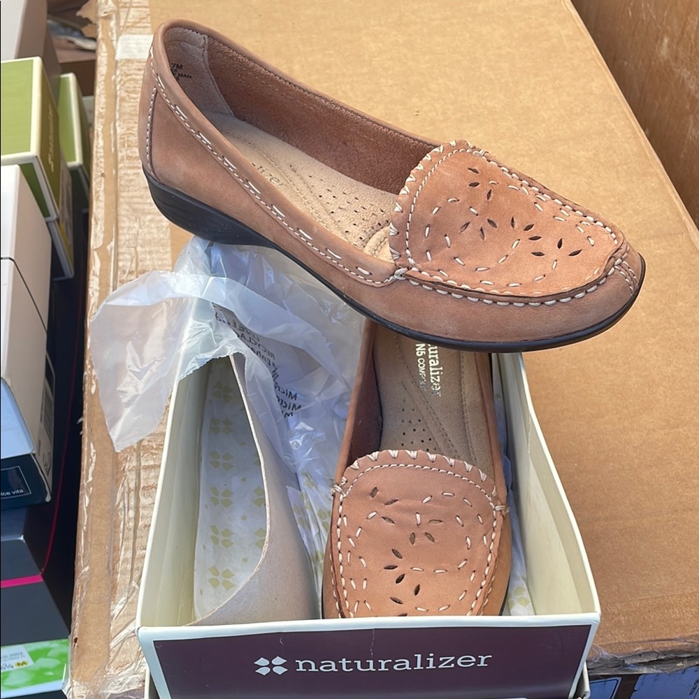 Naturalizer Women's Tan Loafers